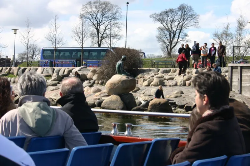 Die Kleine Meerjungfrau – Statue an der Langelinie in Kopenhagen