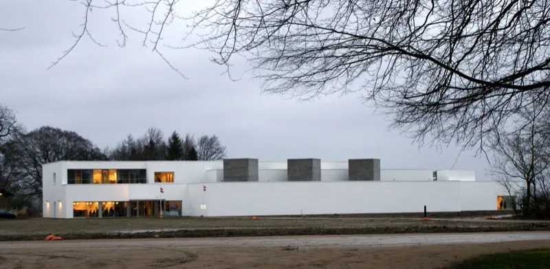 Fuglsang Kunstmuseum auf Lolland – modernes Museumsgebäude in historischer Gutslandschaft