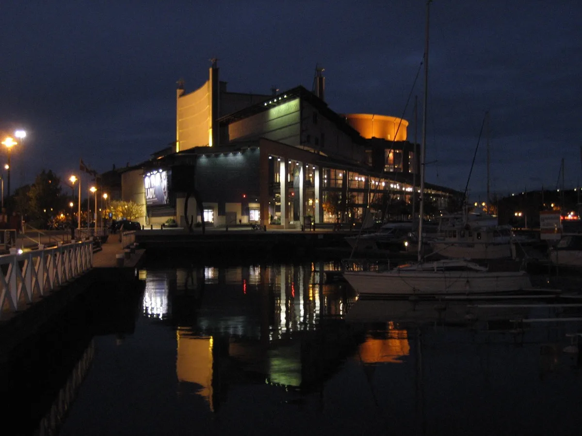 Opernhaus G&ouml;teborgsoperan bei Nacht am Hafen von G&ouml;teborg