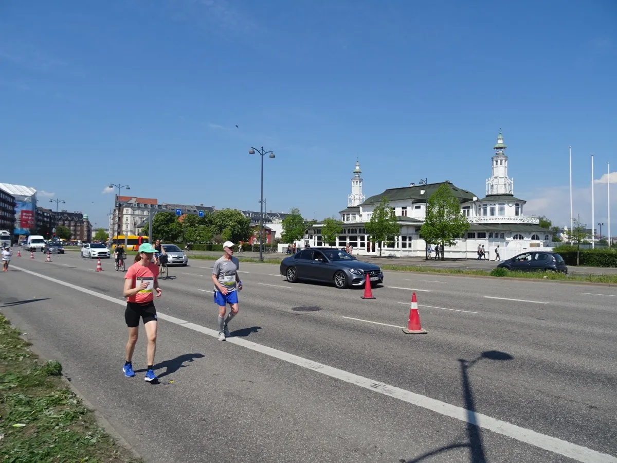L&auml;ufer beim Kopenhagen Marathon auf der Strecke durch die Innenstadt