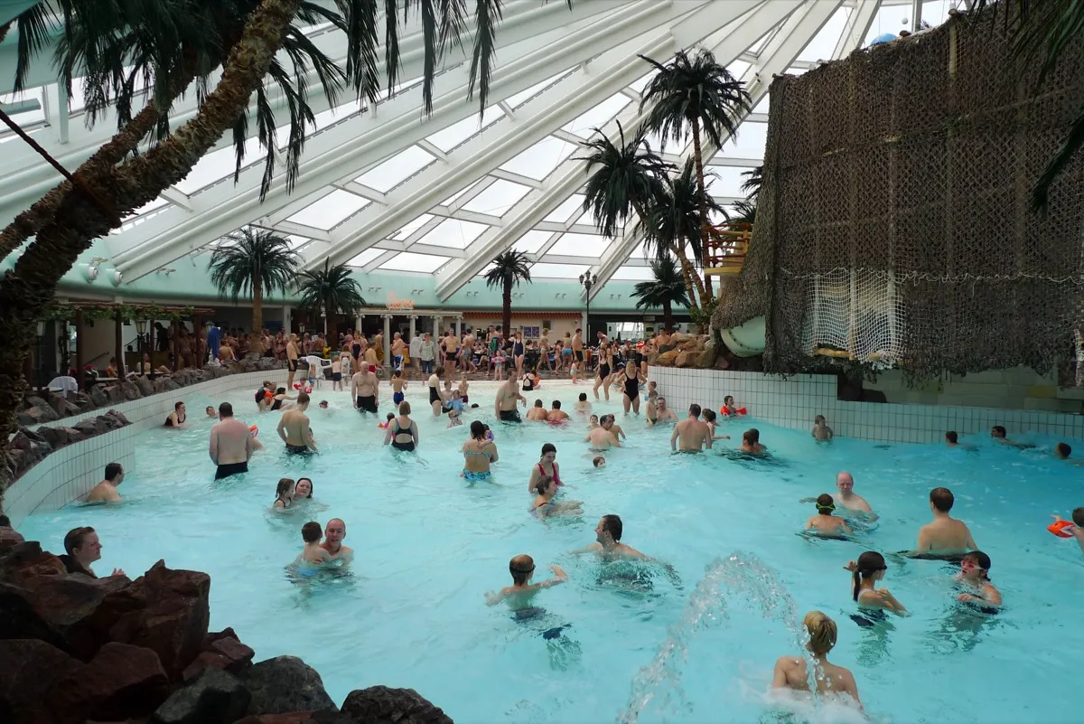 Luftaufnahme des Lalandia Ferienresorts in Rødby auf Lolland, Dänemark