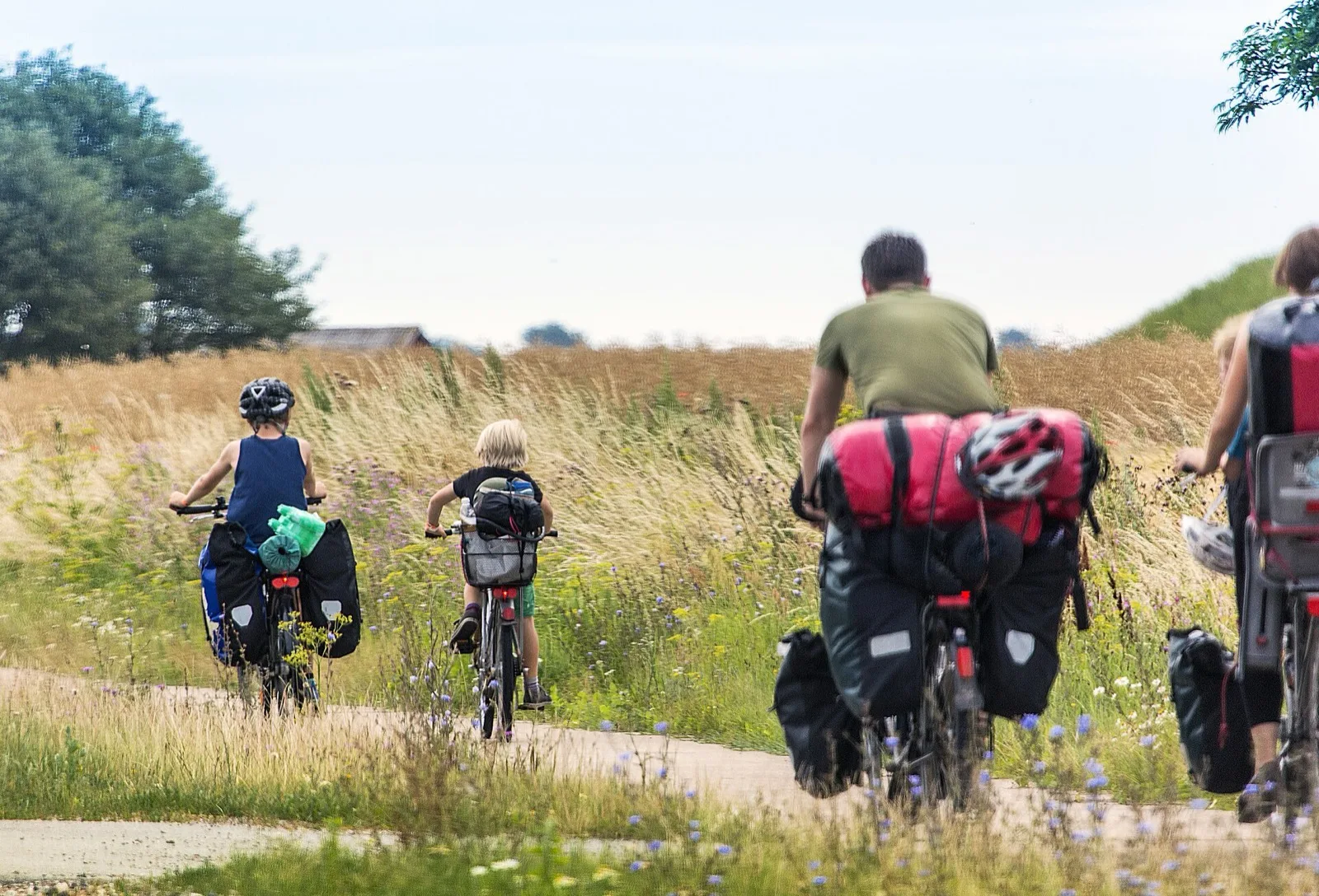 Radfahren in D&auml;nemark &ndash; Radtour durch flache d&auml;nische Landschaft