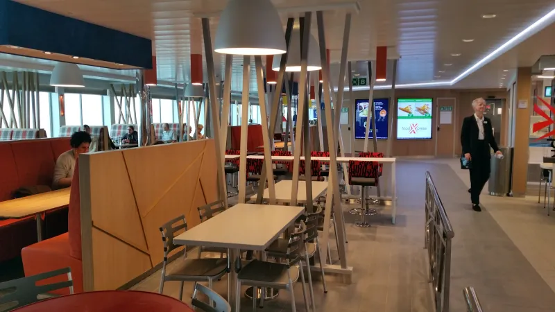 Innenraum der Scandlines Fähre Berlin auf Deck 7