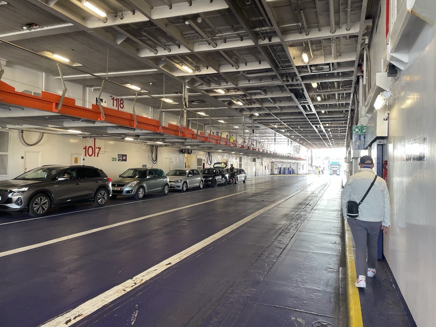 Autodeck der F&auml;hre Helsing&oslash;r-Helsingborg mit PKWs