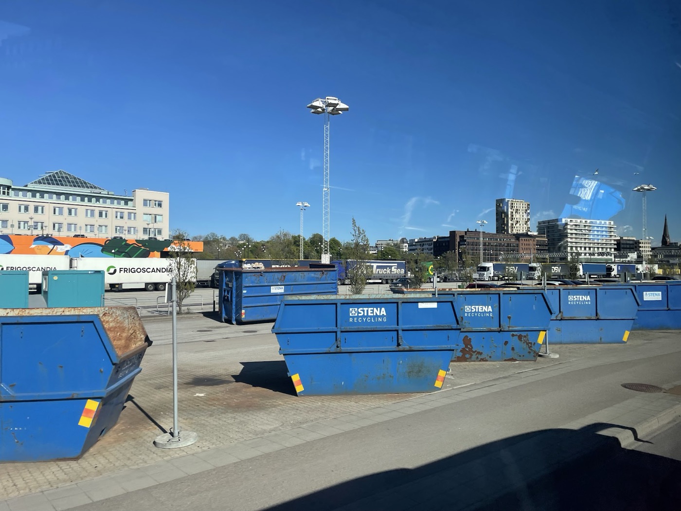 Frachtbereich am Hafen Helsingborg mit Stena-Containern