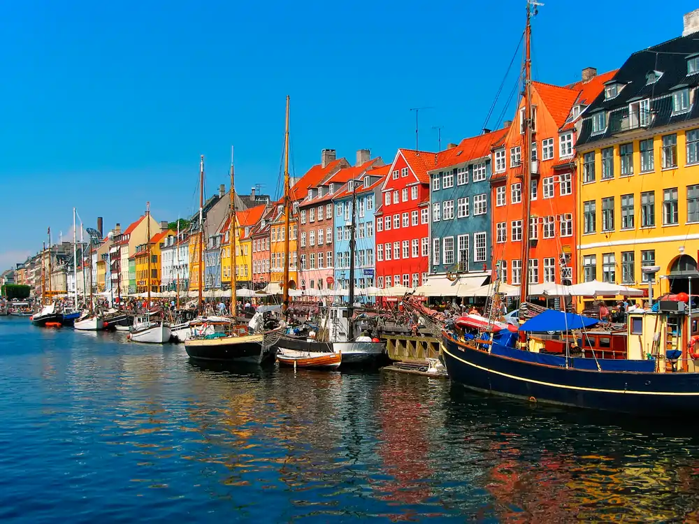 Nyhavn in Kopenhagen – nur 1,5 Stunden Fahrt ab Gedser Fährhafen